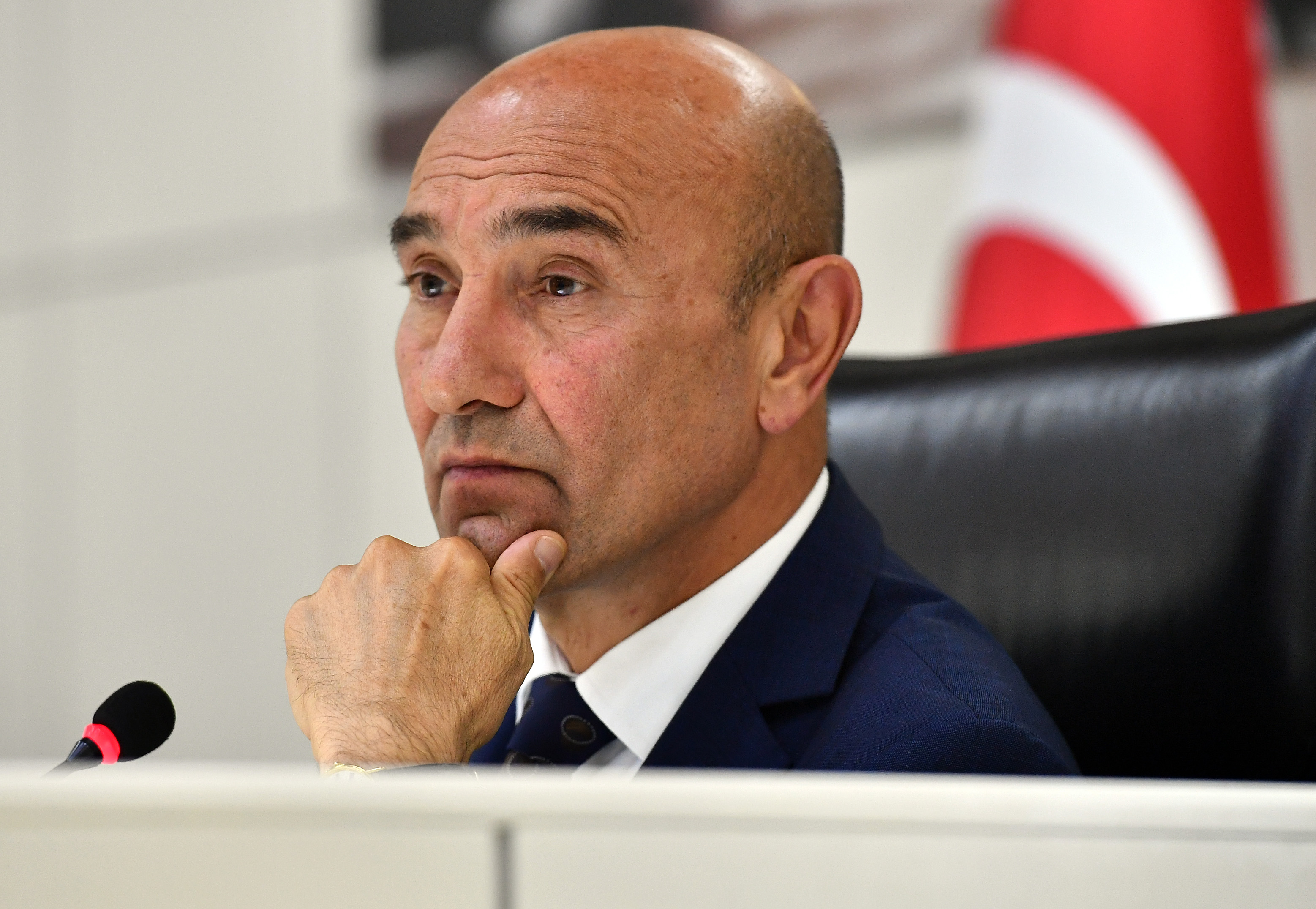 Büyükşehir’de gündem çöp ve Buca Metrosu