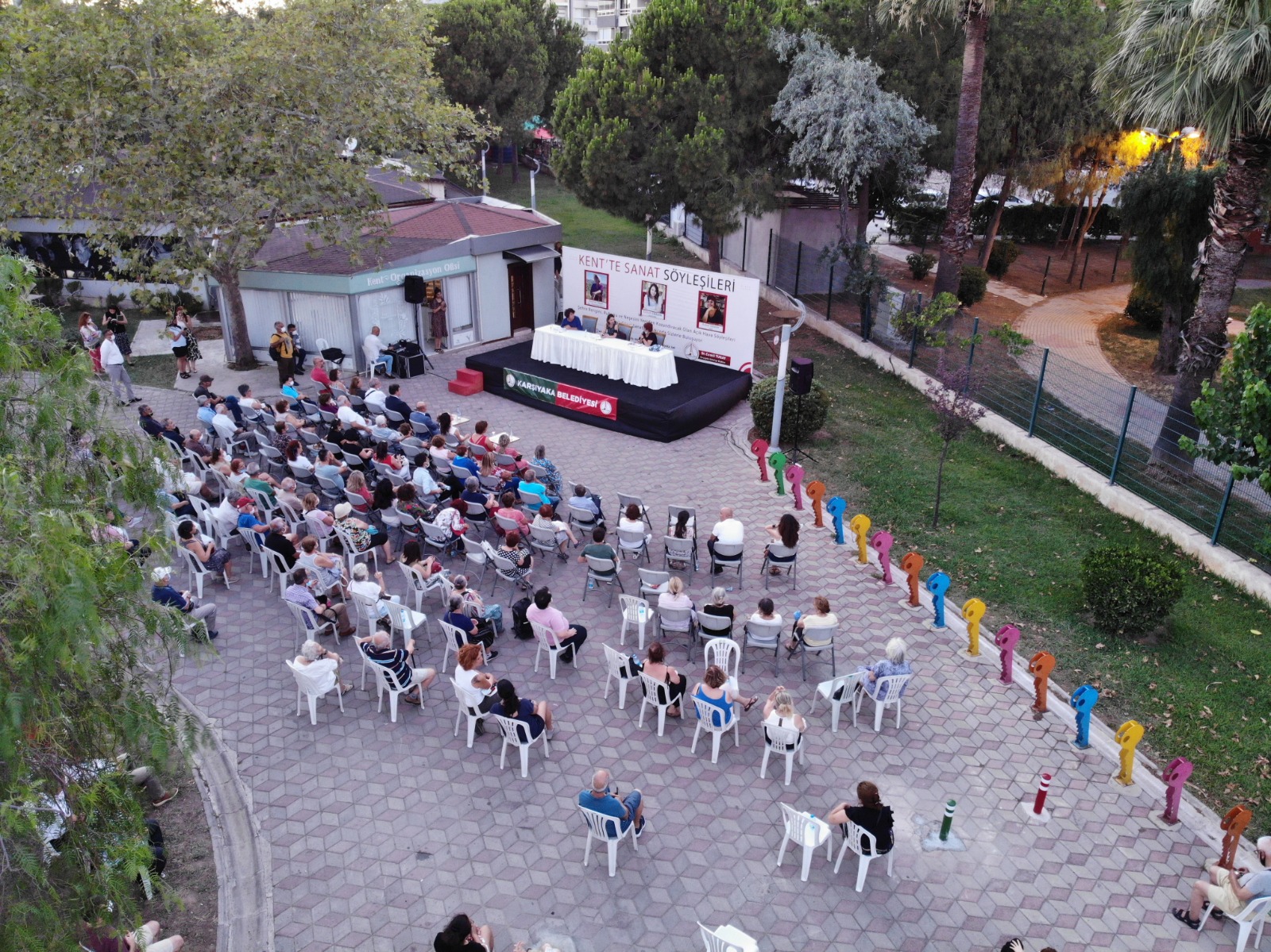 Neptün Soyer ve Buket Uzuner Karşıyakalılarla buluştu