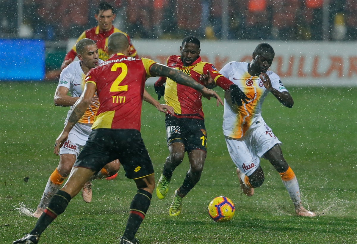 Göztepe evinde Galatasaray'a mağlup oldu