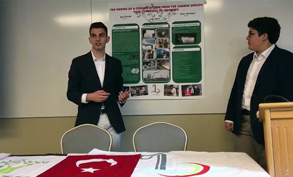 BAYRAKLILI ÖĞRENCİLER HARVARD’TA SUNUM YAPTI