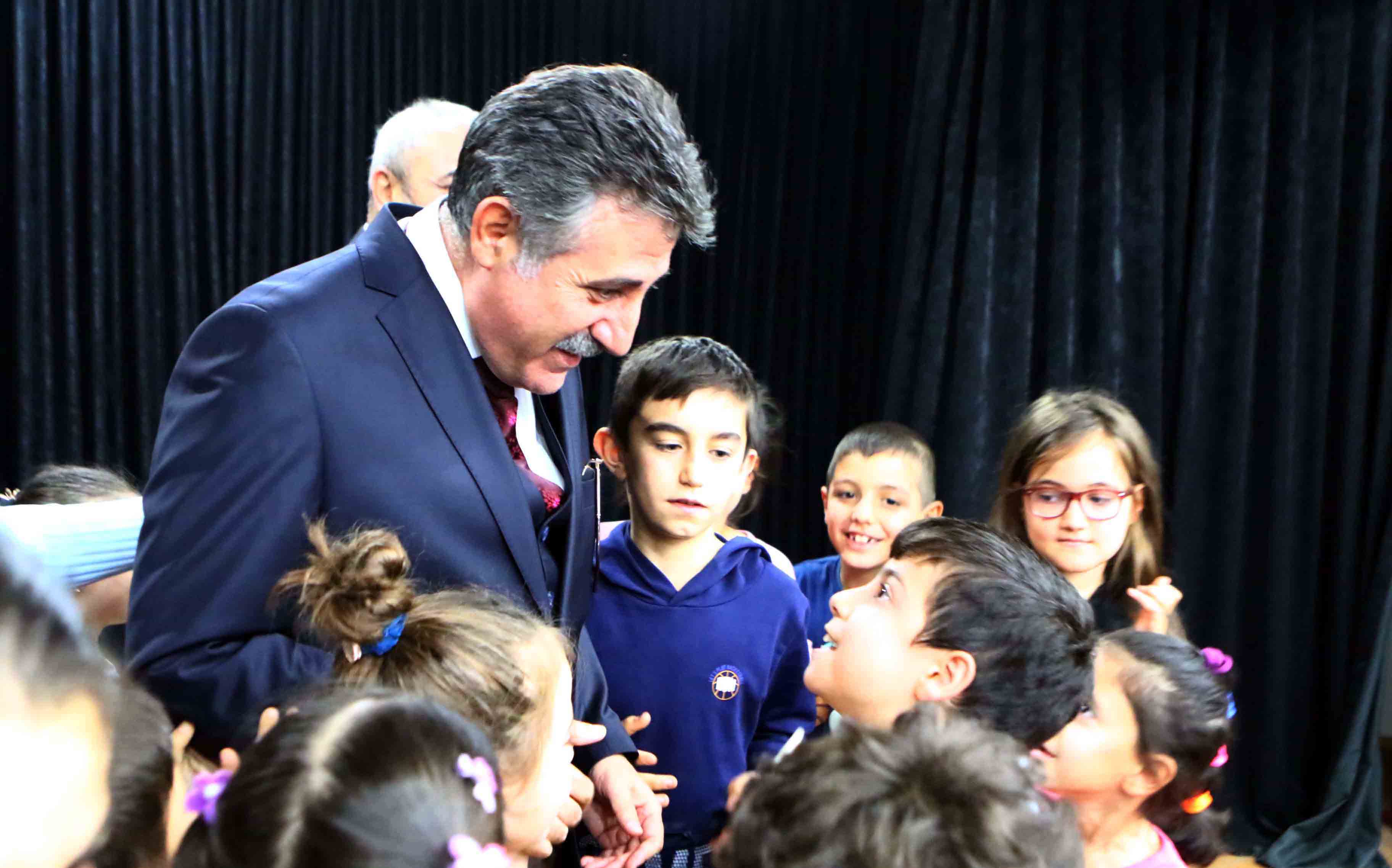 Başkan Sandal: "Çocuklar gözümüzün nuru"
