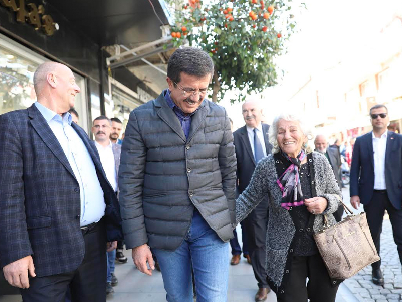 Zeybekci'den Çeşme'de kanalizasyon tepkisi: Bu rezillik olmamalı