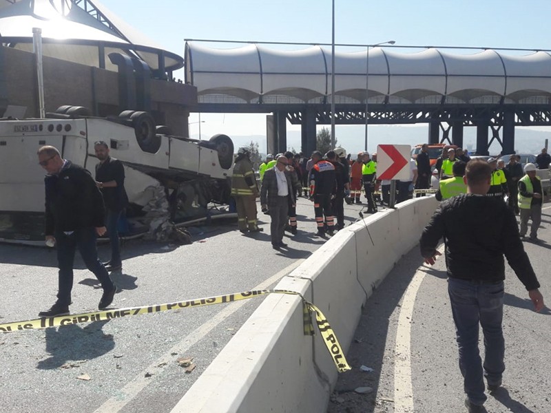 Özel öğrencileri taşıyan okul servisi devrildi: 4'ü ağır 28 yaralı
