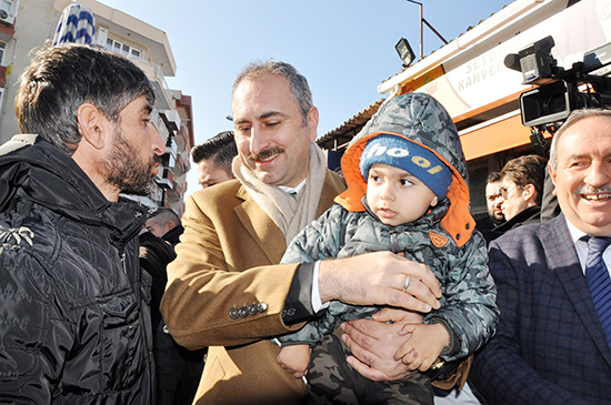 Bakan Gül, İzmirlilerle buluştu