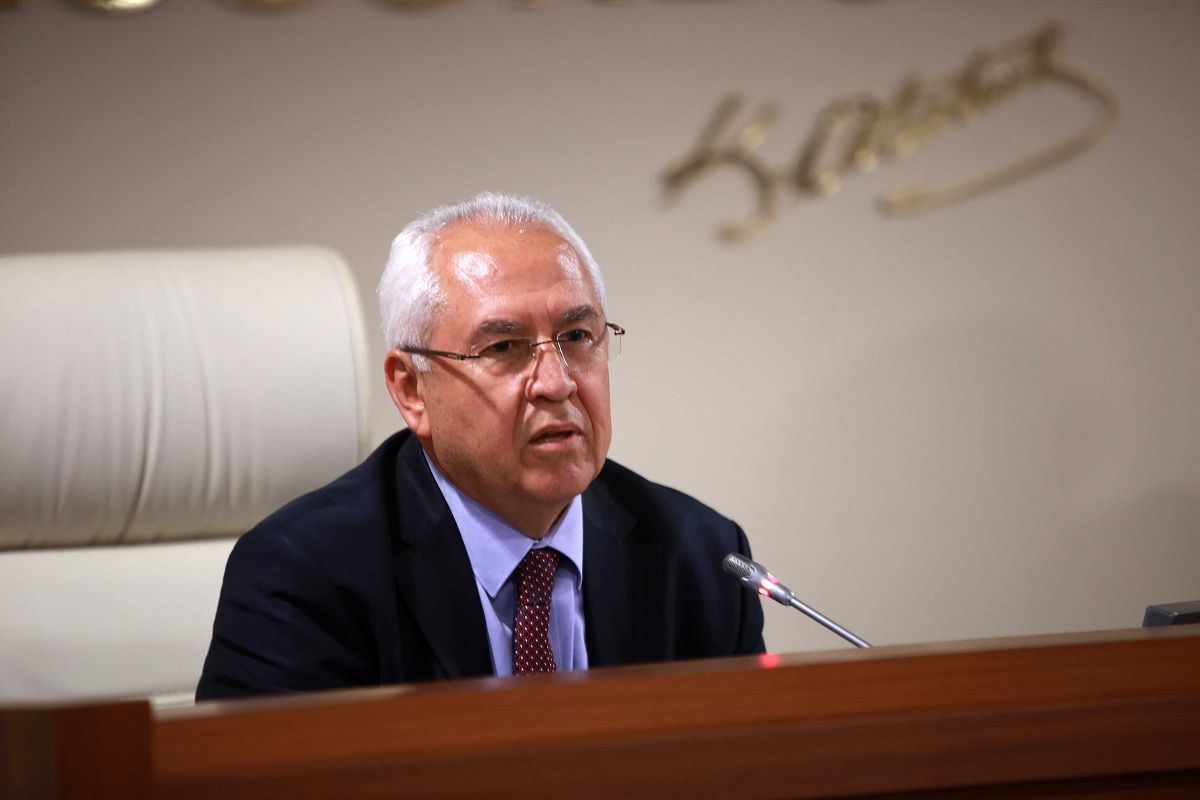 Karabağlar'da ilk mecliste 'hizmete devam' mesajı