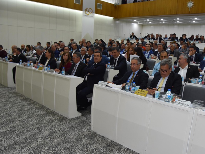 İzmir Büyükşehir Meclisi'nde dikkat çeken gelişme... 4 CHP'li istifa etti!
