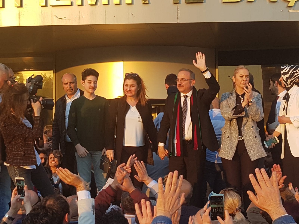 AK Parti'nin yeni İl Başkanı Kerem Ali Sürekli'ye partililerden ilgi