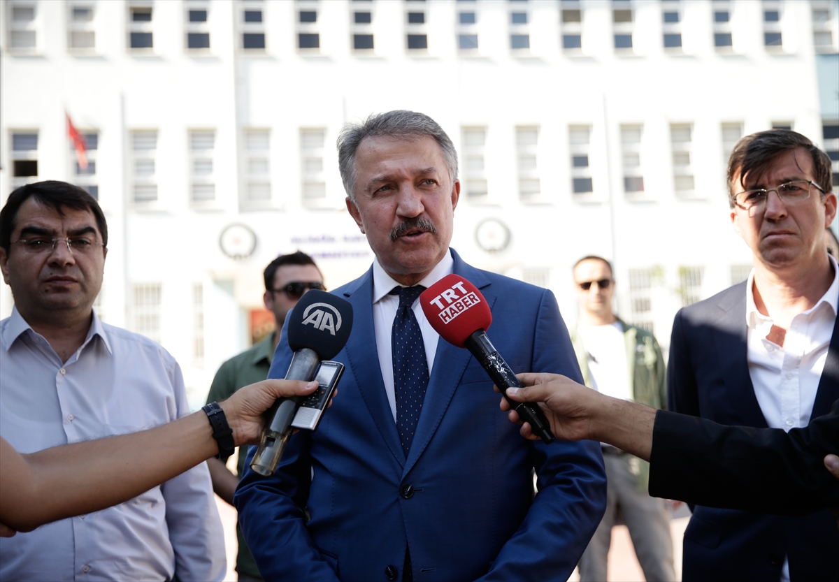 İzmir merkezli göçmen kaçakçılığı operasyonu: 55 gözaltı