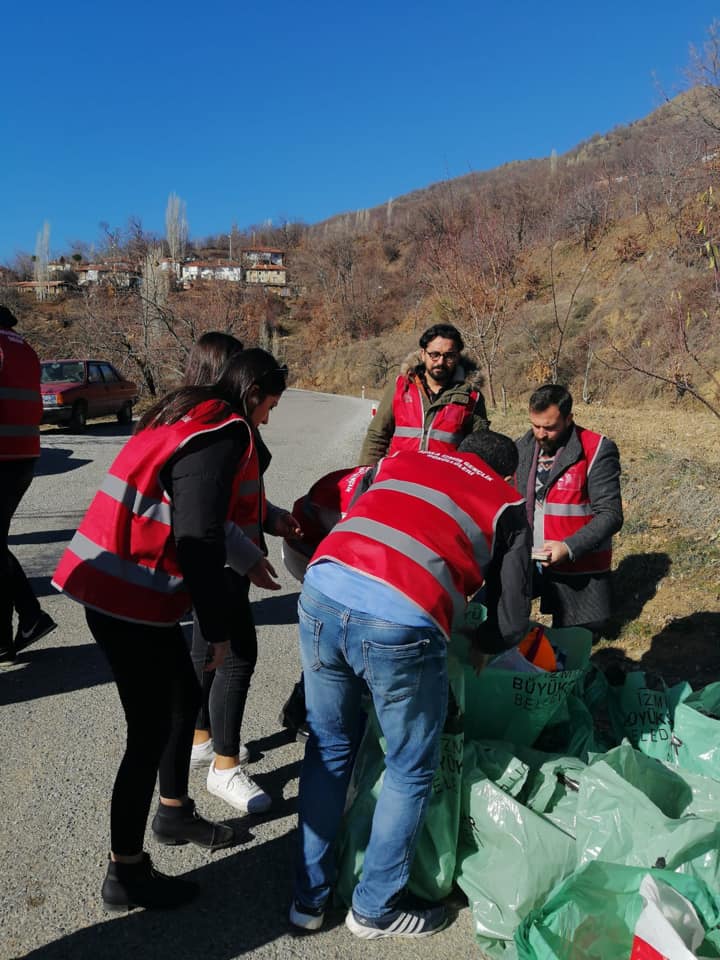 Aşkla İzmir Gençlik gönüllülerinden 'Kiraz' çıkartması
