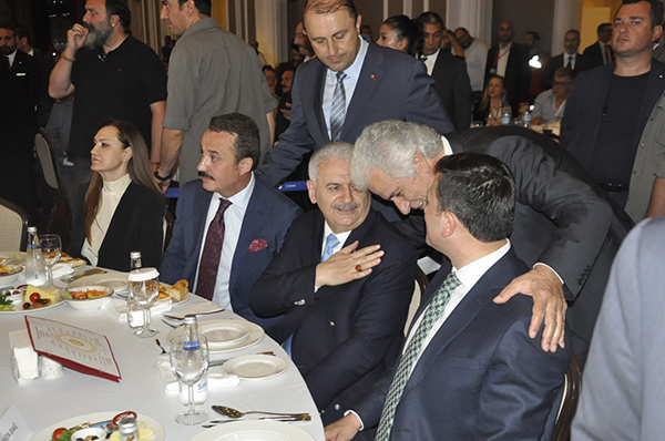 Salih Erkek Yazdı...