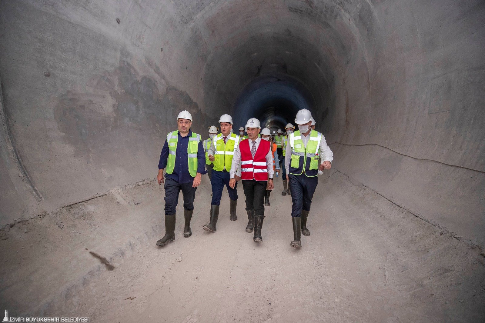Raylara ilk kaynağı Başkan Soyer yaptı