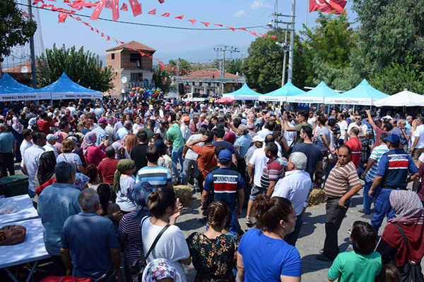 Torbalı'da keşkek festivali izdihamı