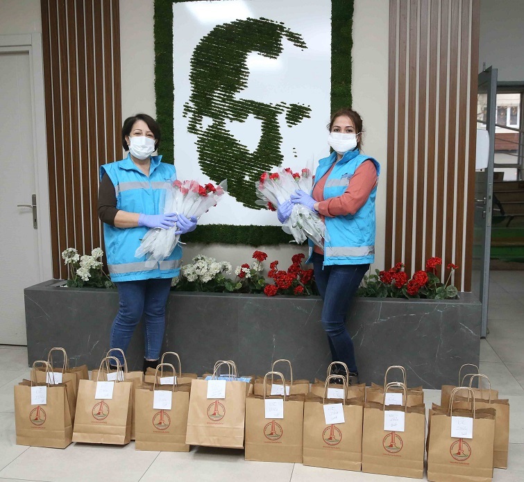 Karşıyaka Belediyesi sağlık emekçilerinin yanında