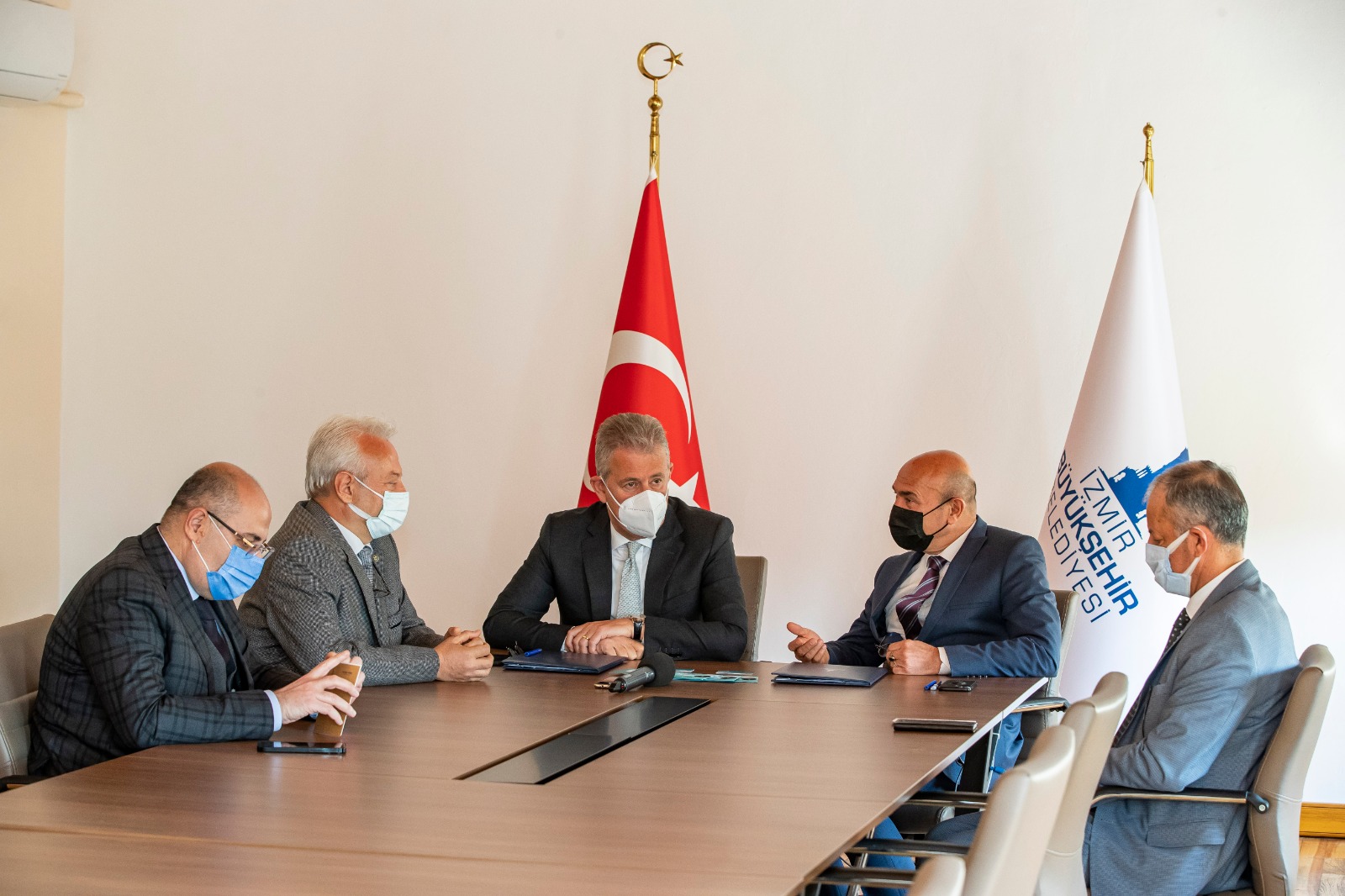 İzmir’de kırtasiyecilere Büyükşehir desteği