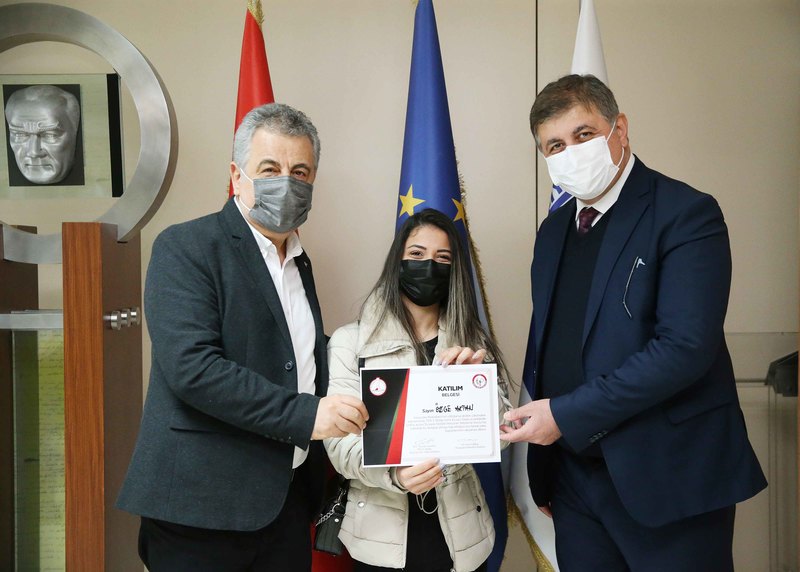 Karşıyaka’da ‘eczane destek personeli’ yetişiyor