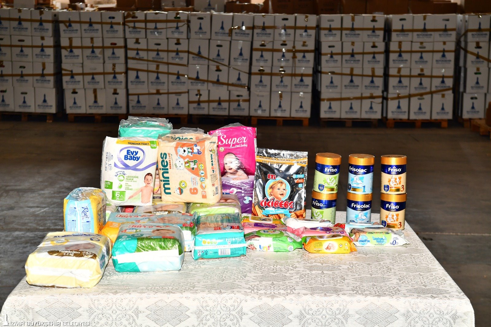 Büyükşehir’den bebek bezi ve mama desteği