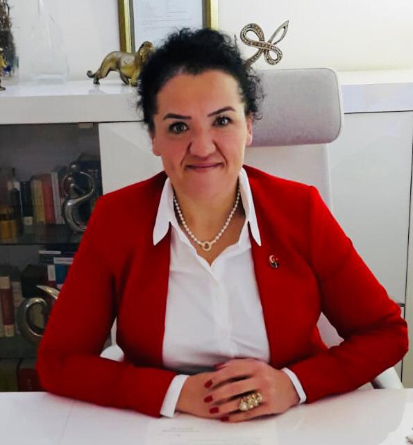 Çeşme Belediyesi'ne 'neden yıkmıyorsunuz' çağrısı...