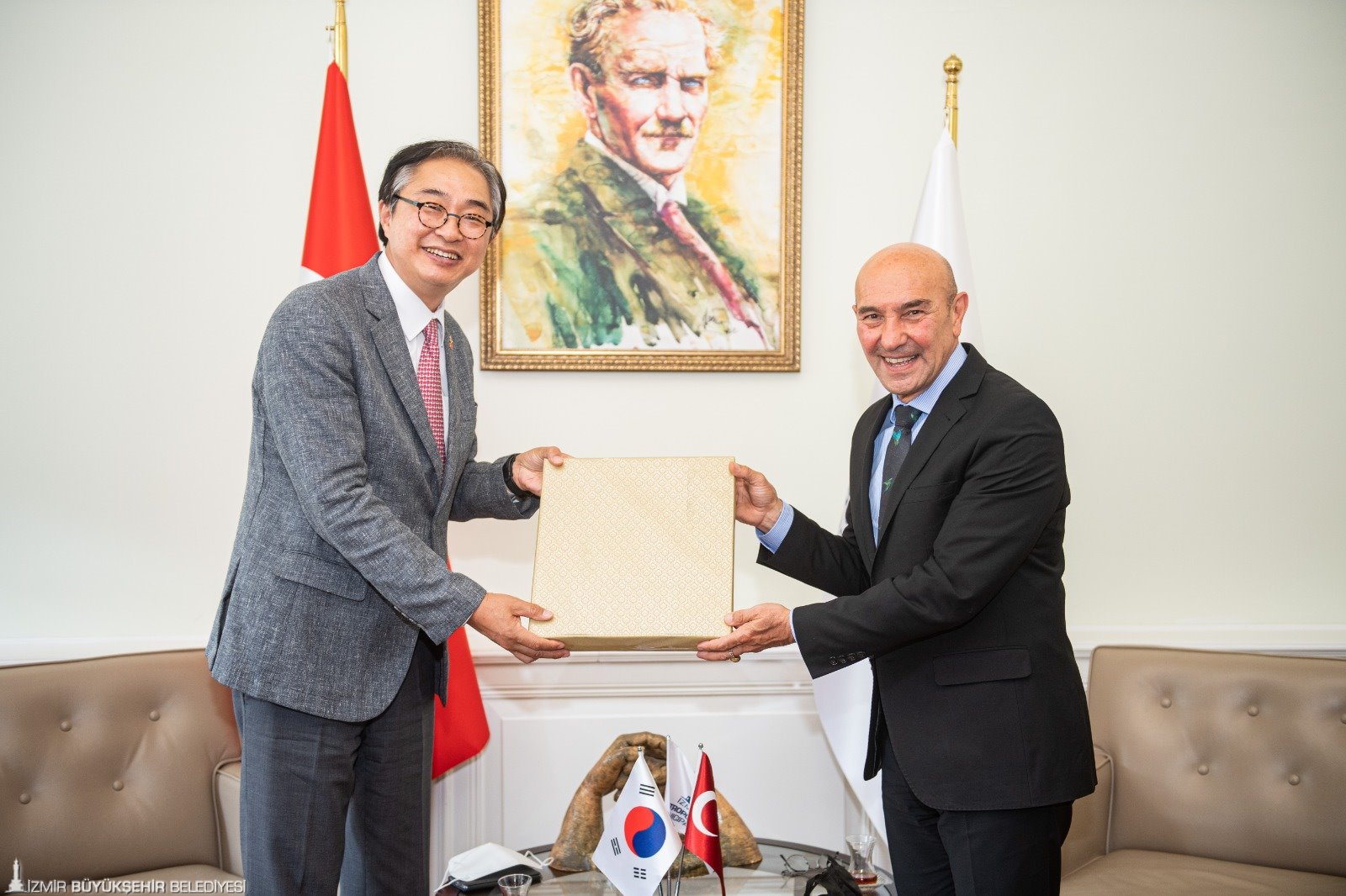 Kore’nin Ankara Büyükelçisi Soyer'i ziyaret etti: İzmir, Busan'a benziyor!