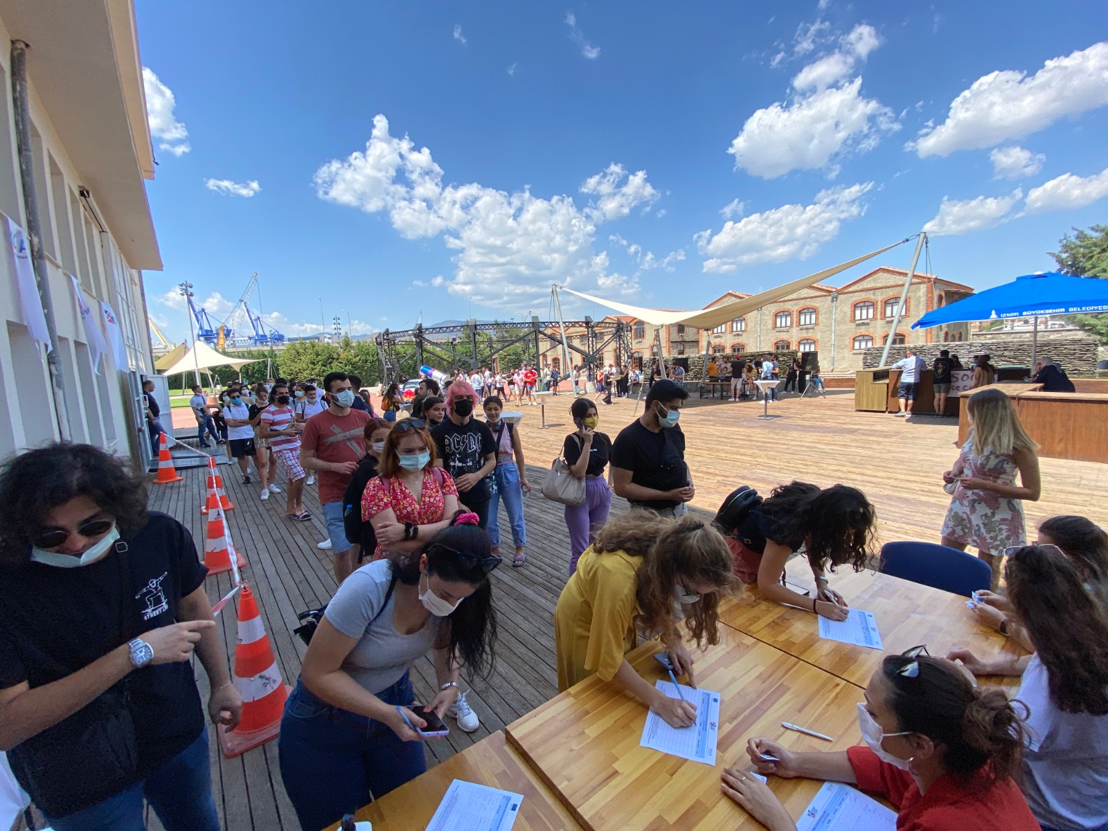 Gençler bir araya geldi, haklarını konuştu