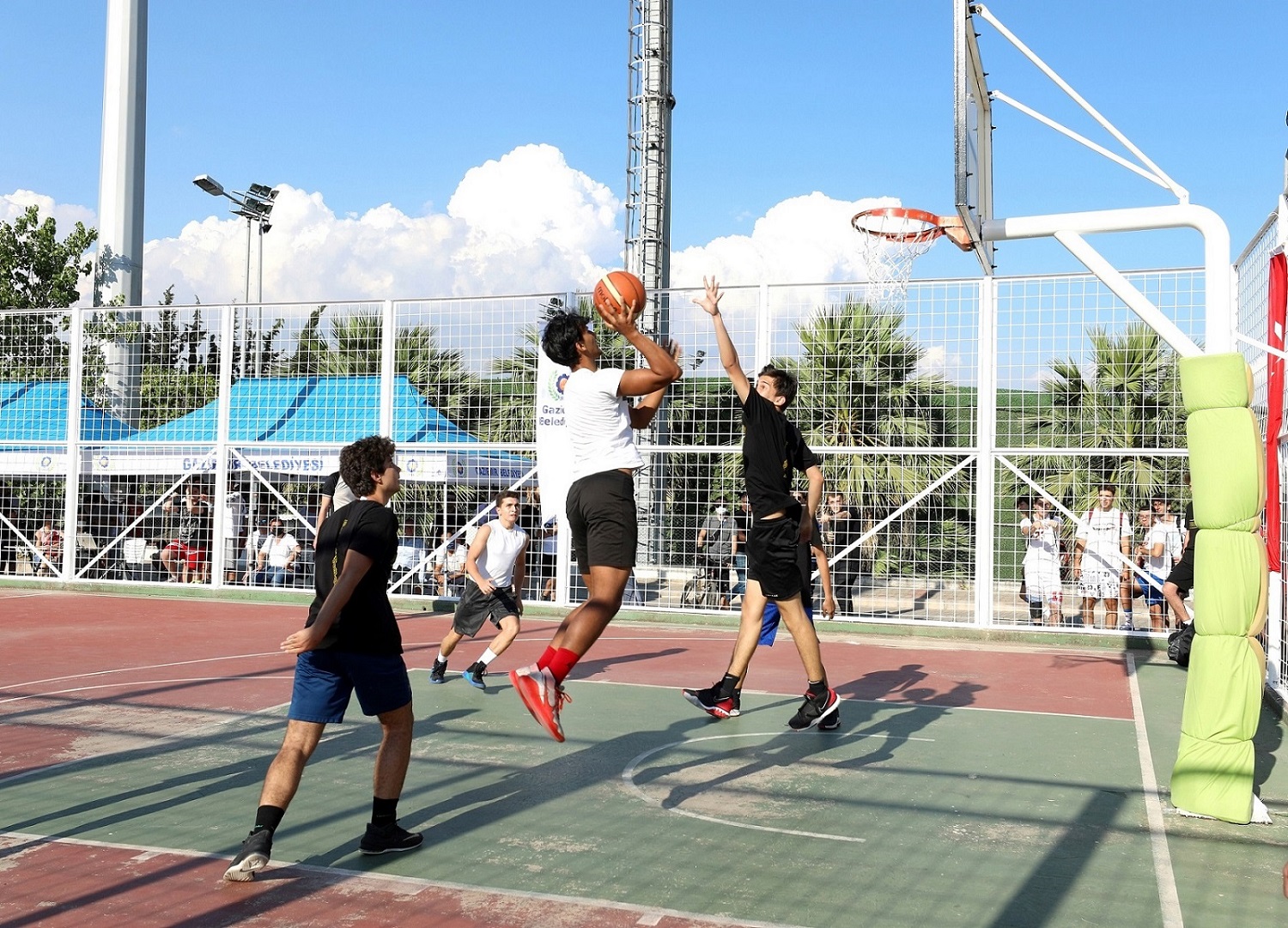 İzmirli basketbolcular Gaziemir’de ter döktü