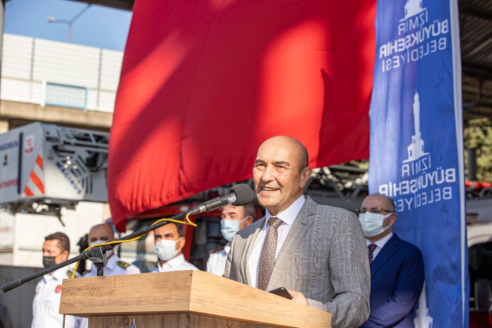 Soyer, yangın bölgesinden dönen belediye personelini ziyaret etti: “Bu gurur tarif edilemez”