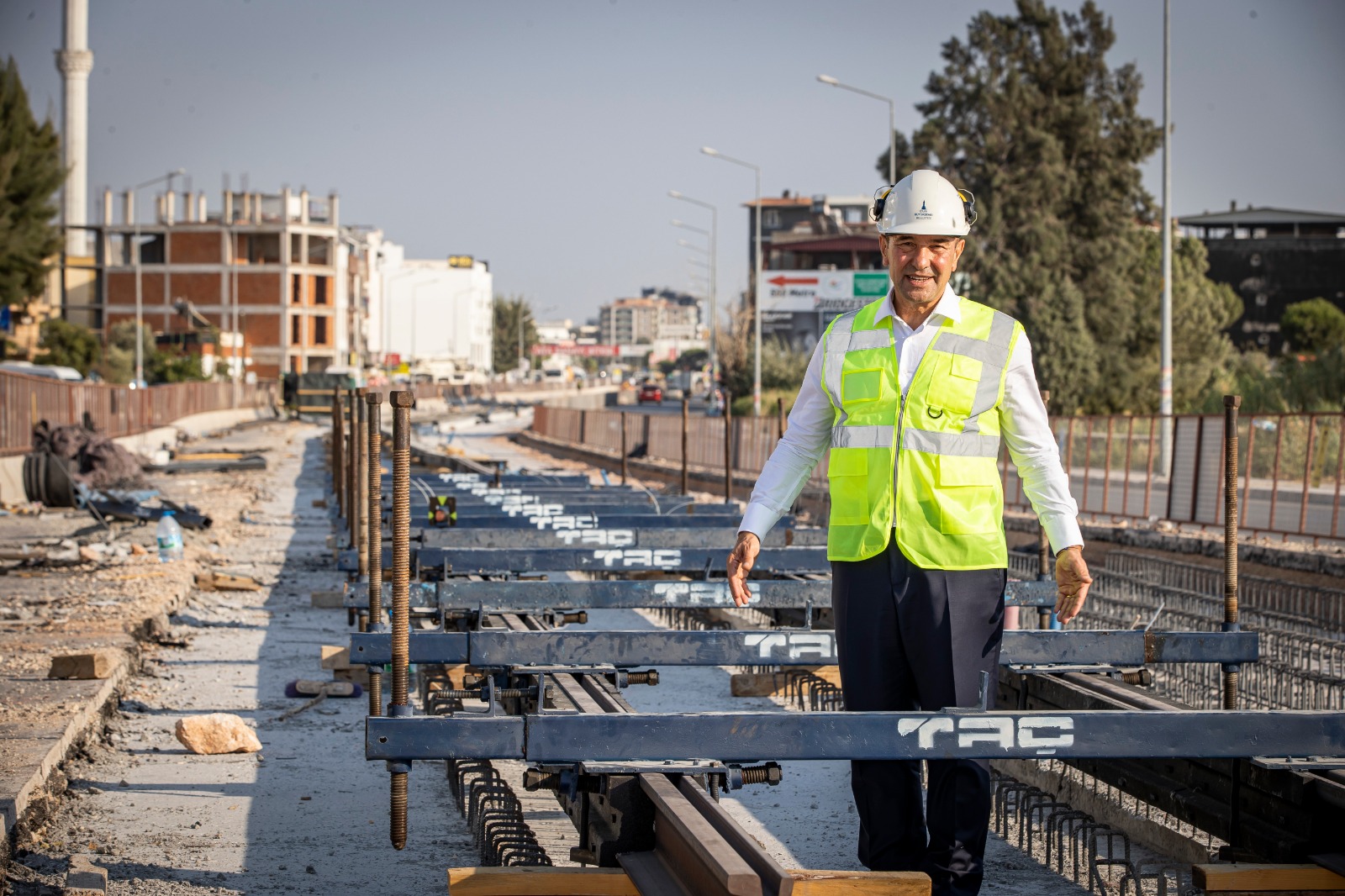 Çiğli Tramvayı'nda ilk raylar döşendi
