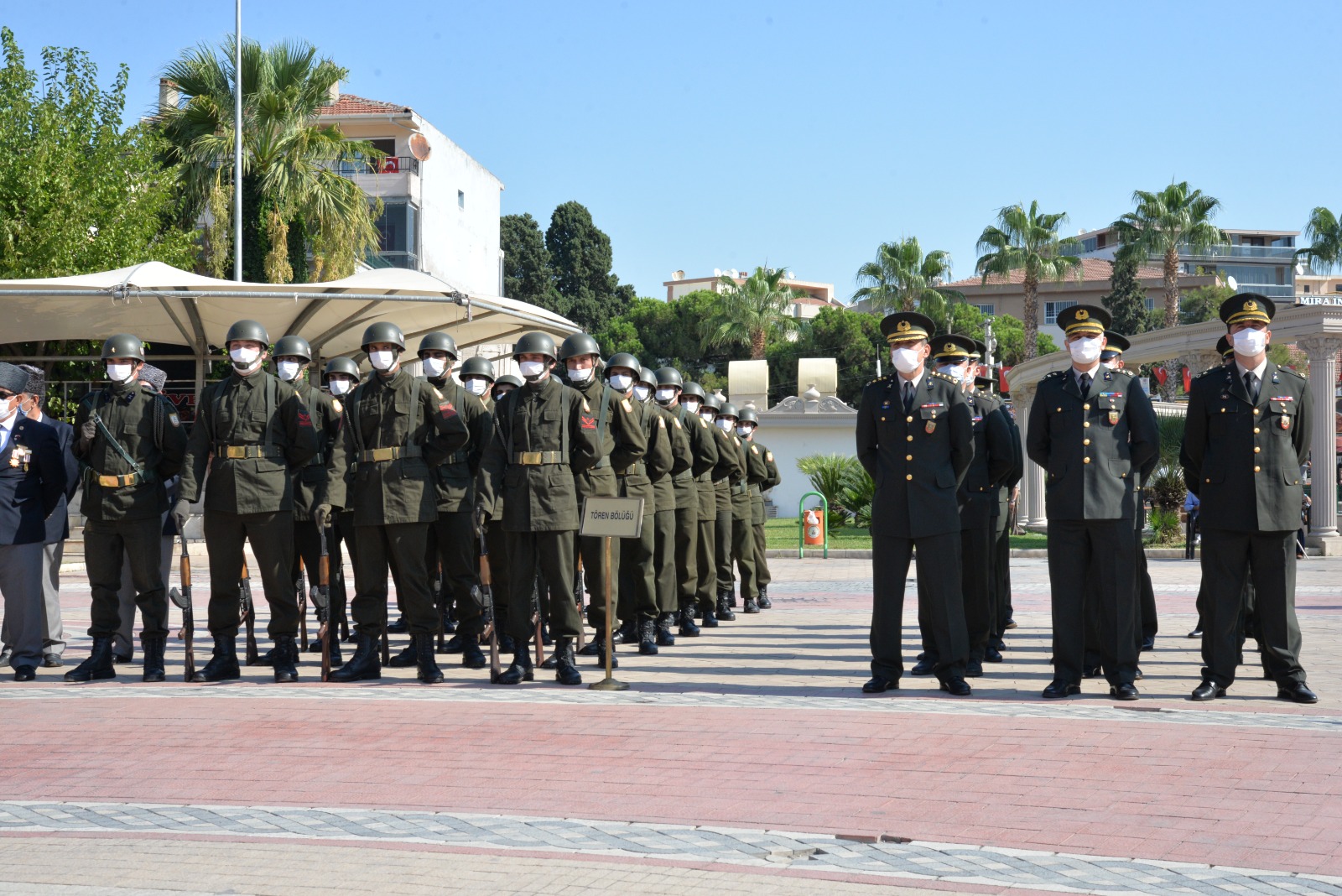 MENEMEN’İN KURTULUŞ GÜNÜ SADE BİR TÖRENLE KUTLANDI