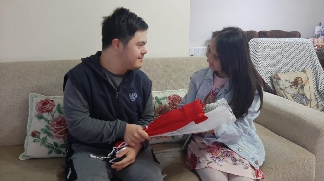 1 yıldır görüşemiyorlardı... Bornova'da engelleri aşan aşk