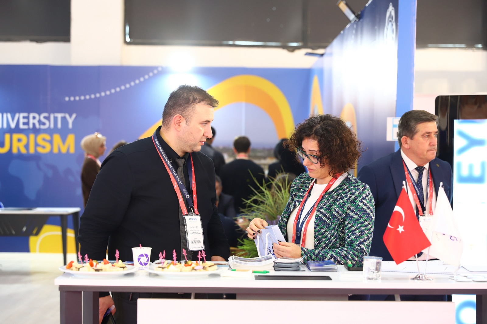 DEÜ’YE SAĞLIK TURİZMİ FUARINDA YOĞUN İLGİ