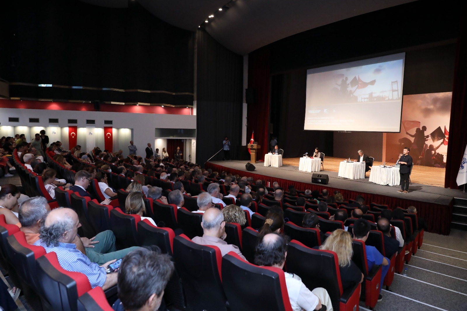 DEÜ REKTÖRÜ HOTAR: 15 TEMMUZU UNUTMADIK, UNUTTURMAYACAĞIZ