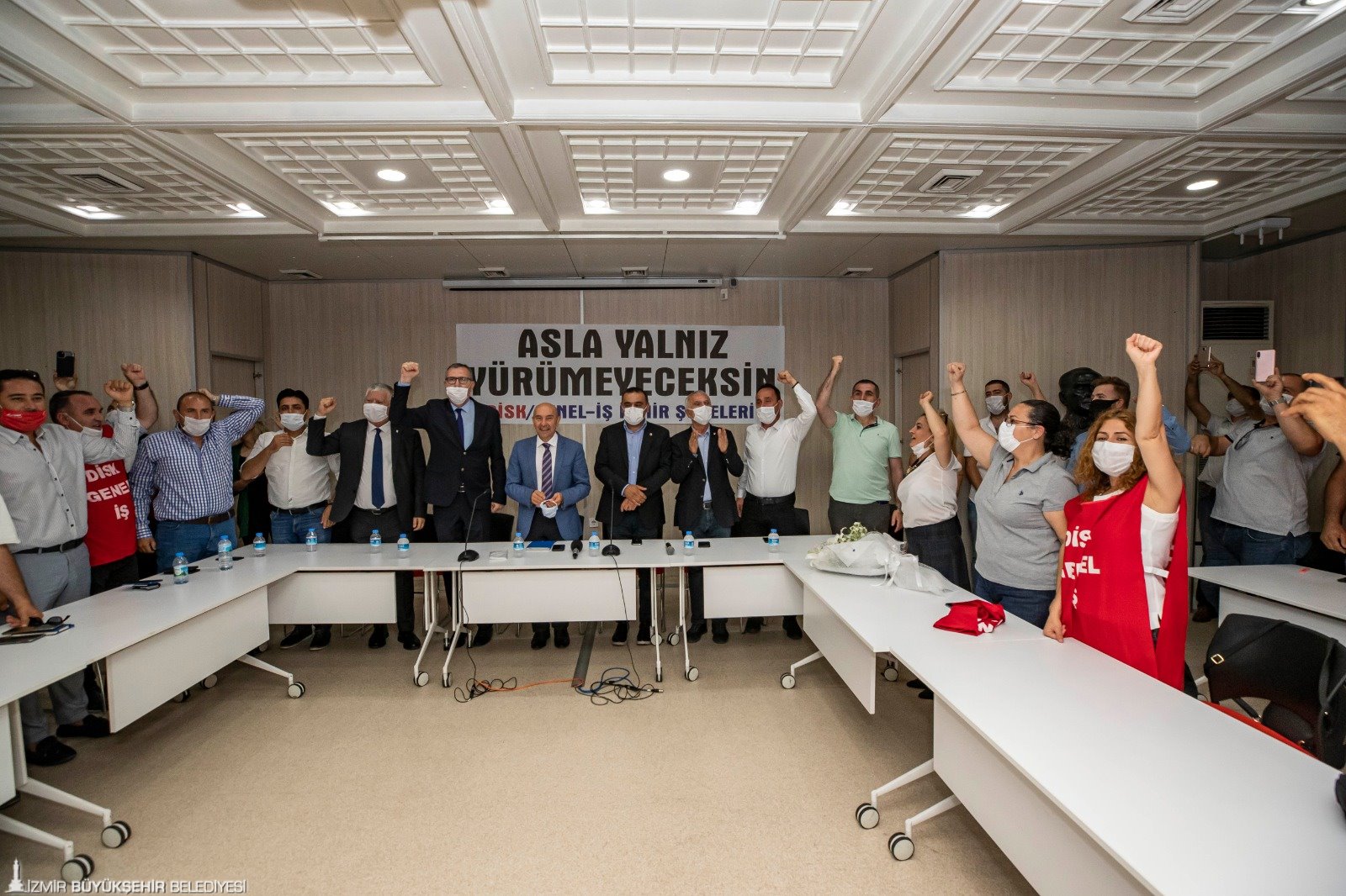 DİSK'ten Başkan Soyer'e ziyaret: "Asla yalnız yürümeyeceksiniz"