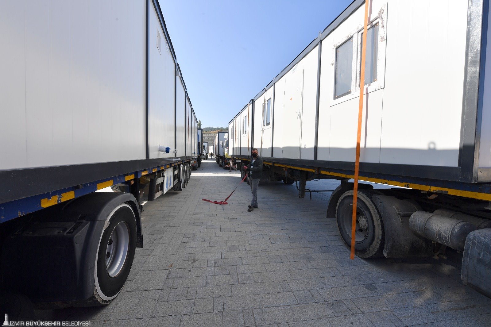 Türkerler’den depremzedelere 100 konteyner