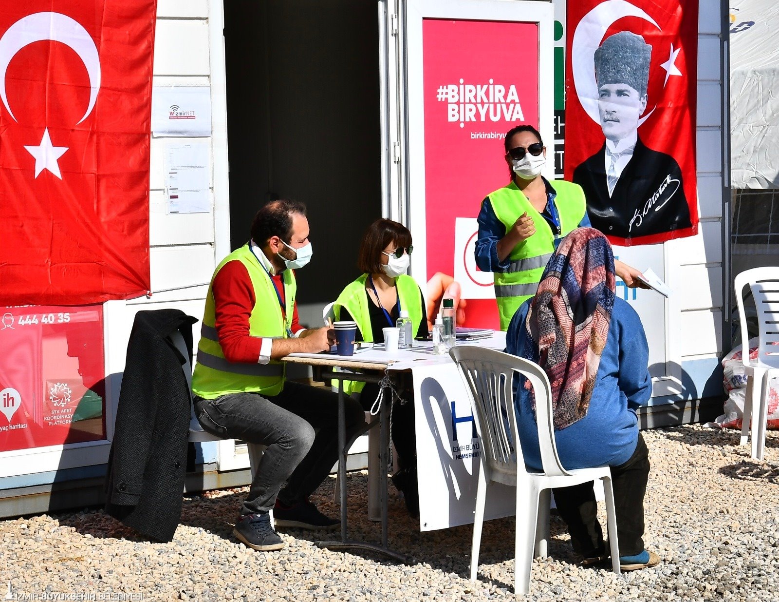 Parklardaki çadırlar Bayraklı'daki alana taşınıyor