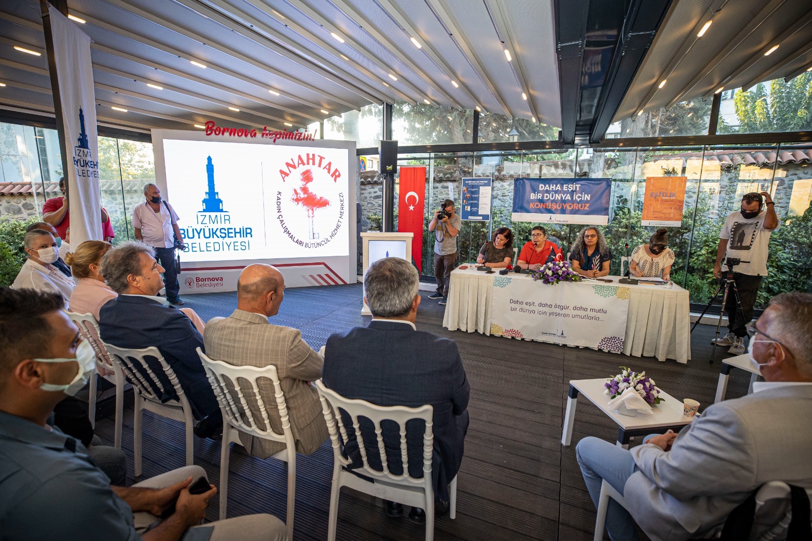 Soyer: “Kadınlar dizini kırıp evinde oturmayacak”