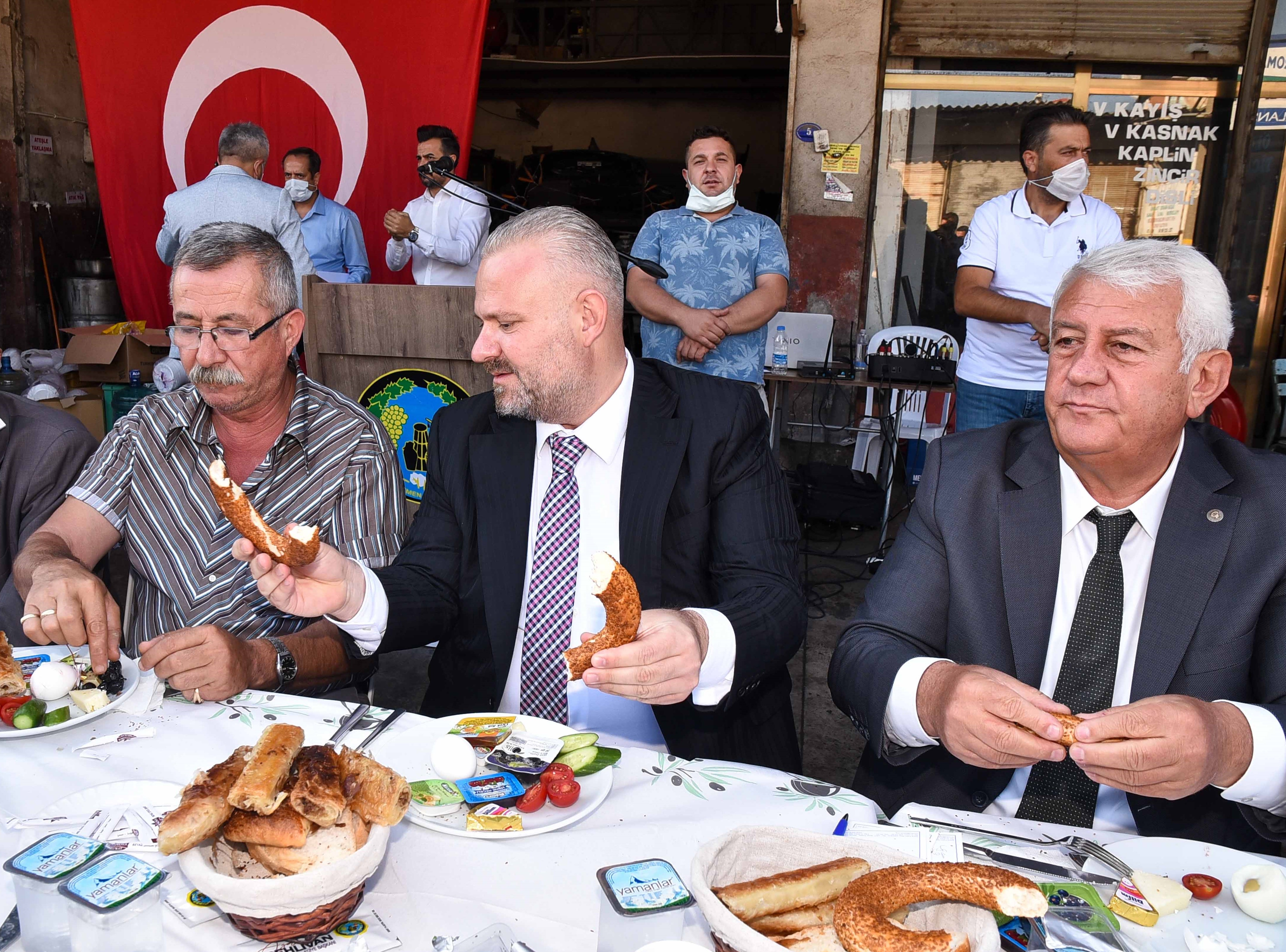 MENEMEN ESNAFI KAHVALTIDA BULUŞTU