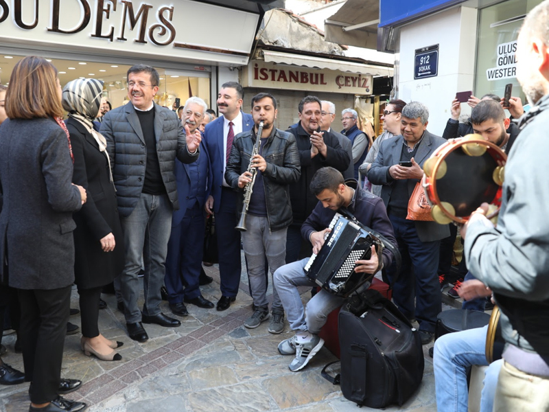 Zeybekci'den İzmir'in kavakları