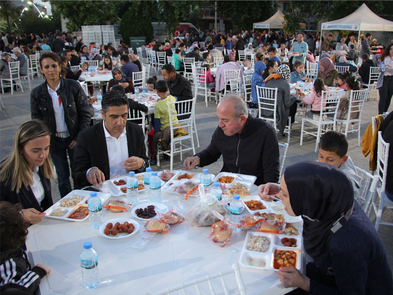 Menderes’te ilk oruçlar açıldı