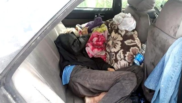 Hurda otomobilin içinde ölü bulundu