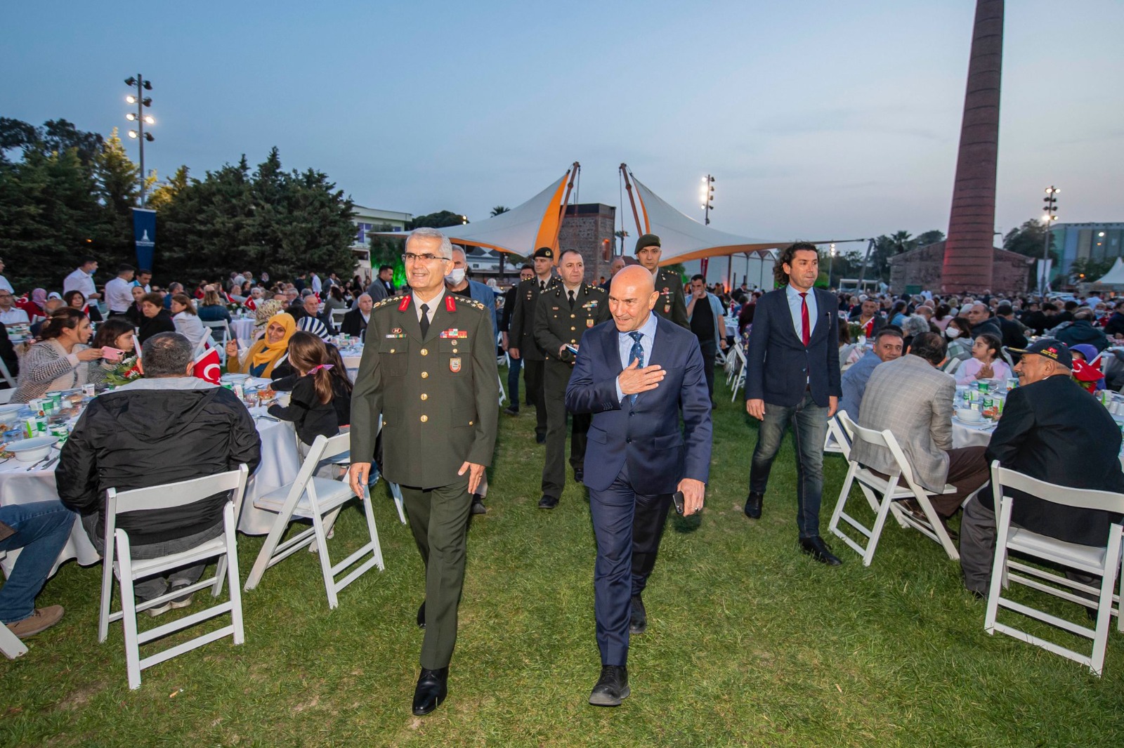 Tarihi Havagazı Fabrikası’nda şükran sofrası kuruldu