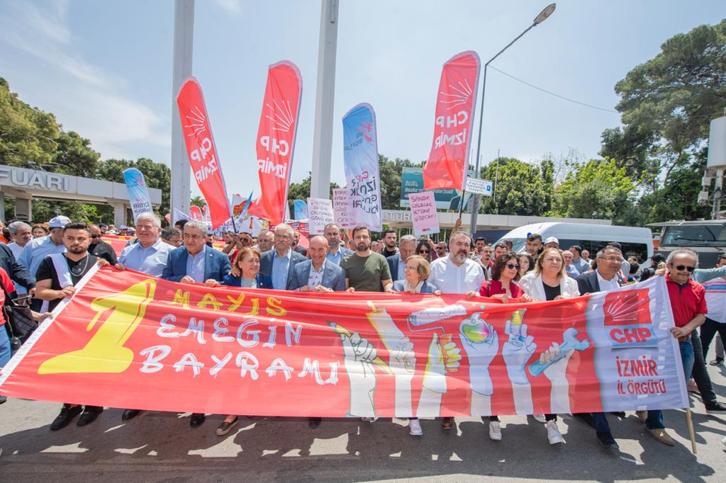 Başkan Soyer 1 Mayıs’ı emekçilerle meydanda kutladı