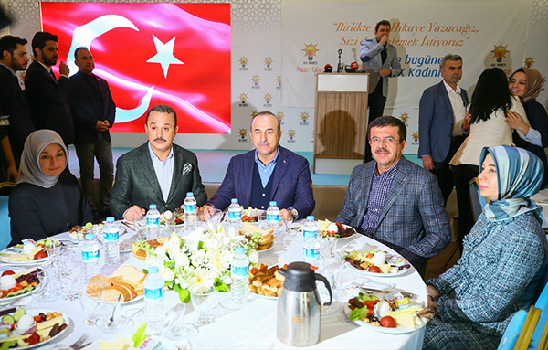 Çavuşoğlu: Bizim problemimiz Atatürkçü geçinen ve Atatürk'ten geçinenlerdir