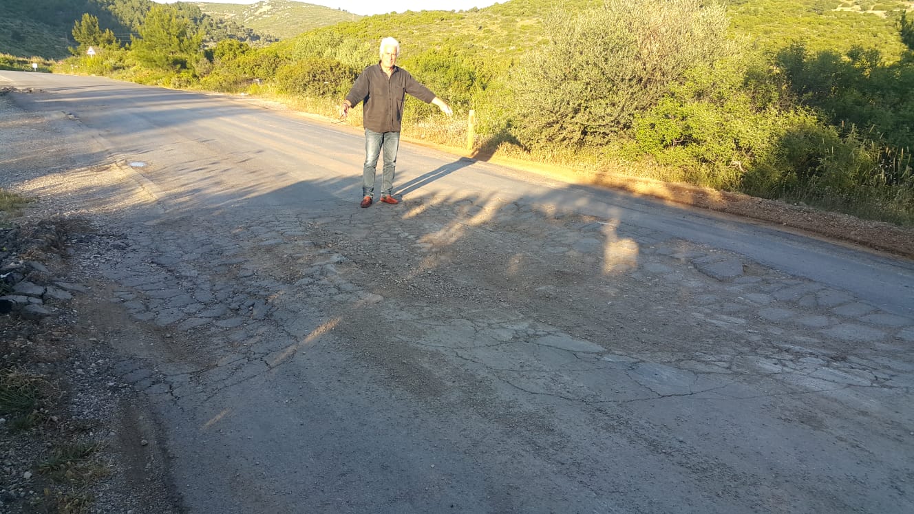Karaburun halkı TIR'LARDAN BIKTI?