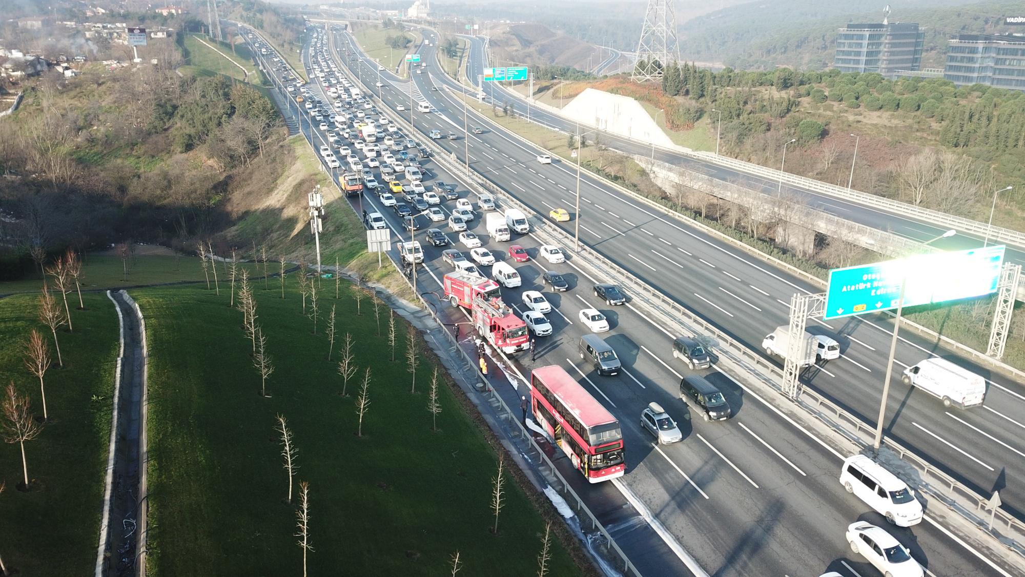 Çift katlı otobüste yangın