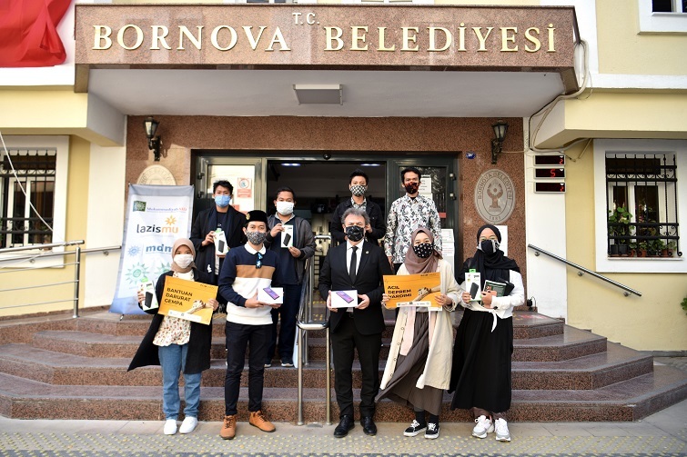 İzmir'e 10 bin kilometreden uzanan yardım eli