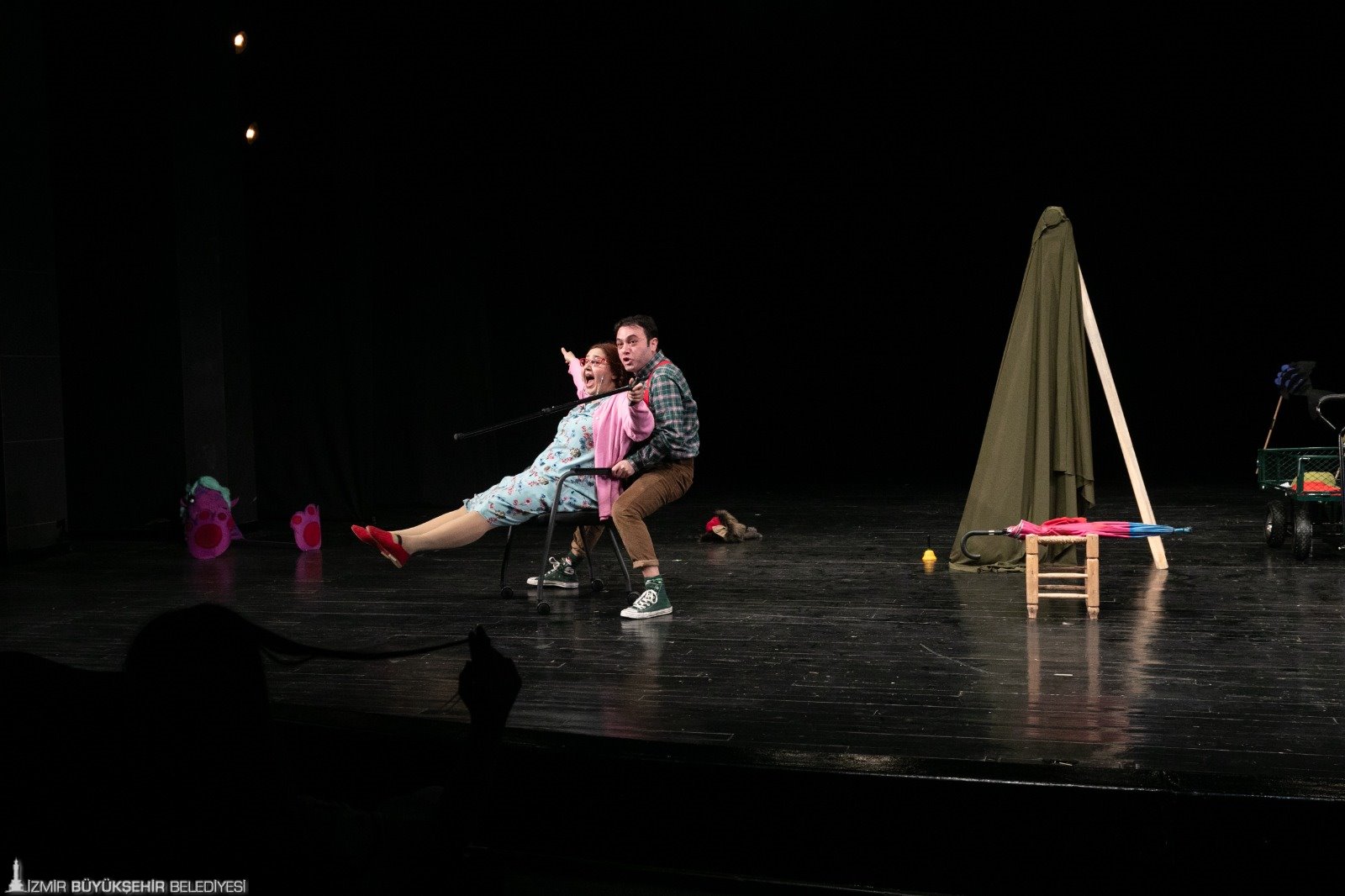 “Dikkat Nine Çıkabilir” prömiyerini yaptı