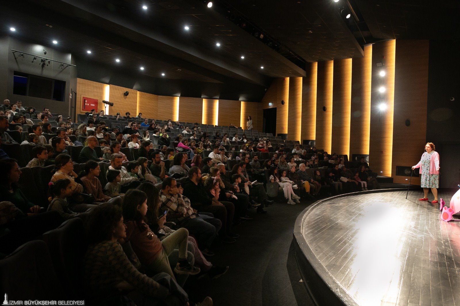 “Dikkat Nine Çıkabilir” prömiyerini yaptı