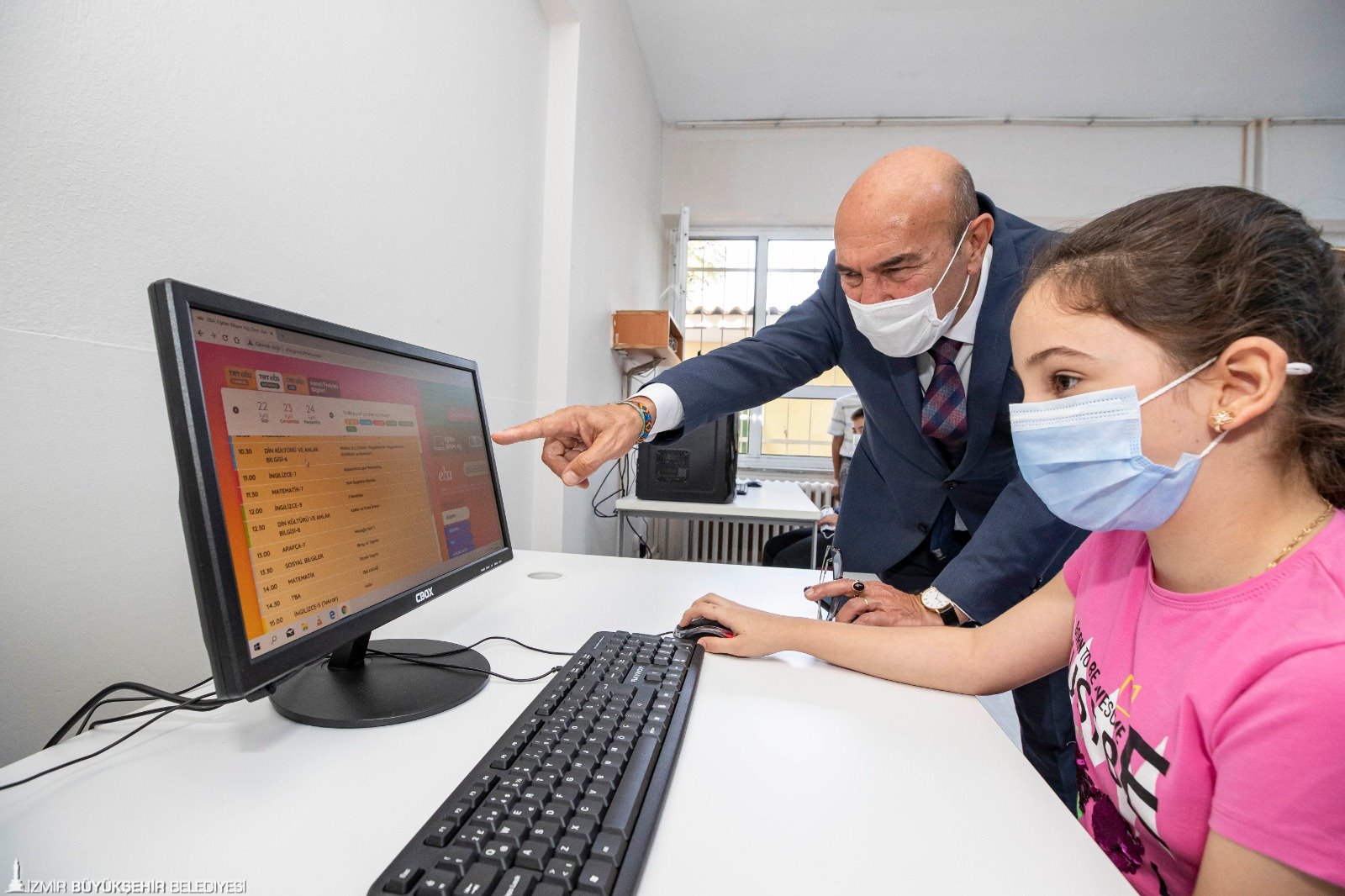 Başkan Soyer’den “askıda tablet” kampanyası