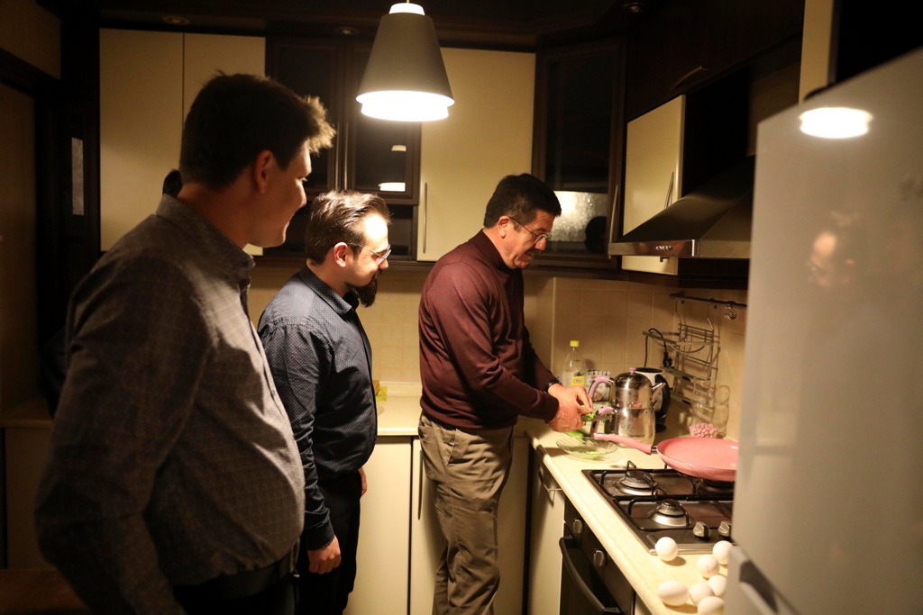 Zeybekci'den menemen tarifi: Soğansız olmaz!