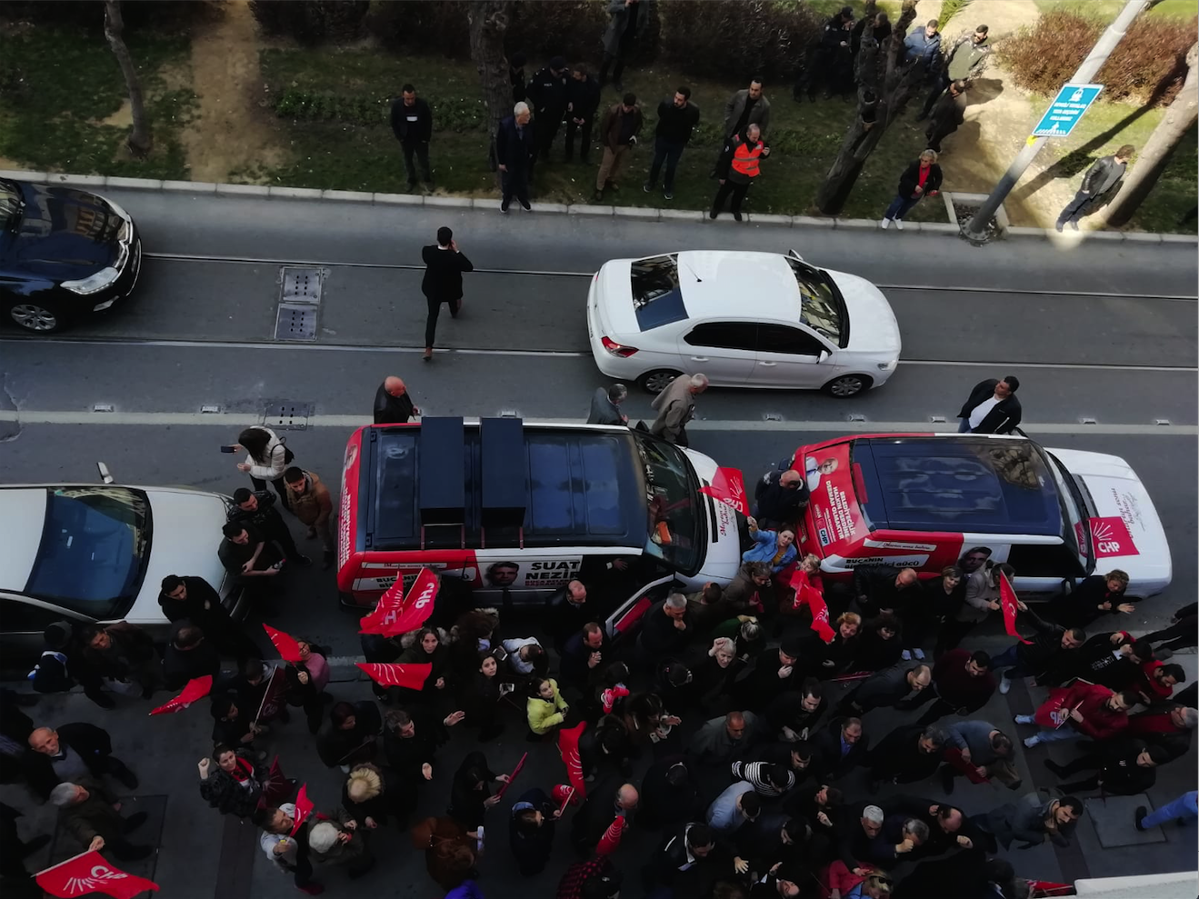 CHP İzmir İl Binası önünde Buca isyanı
