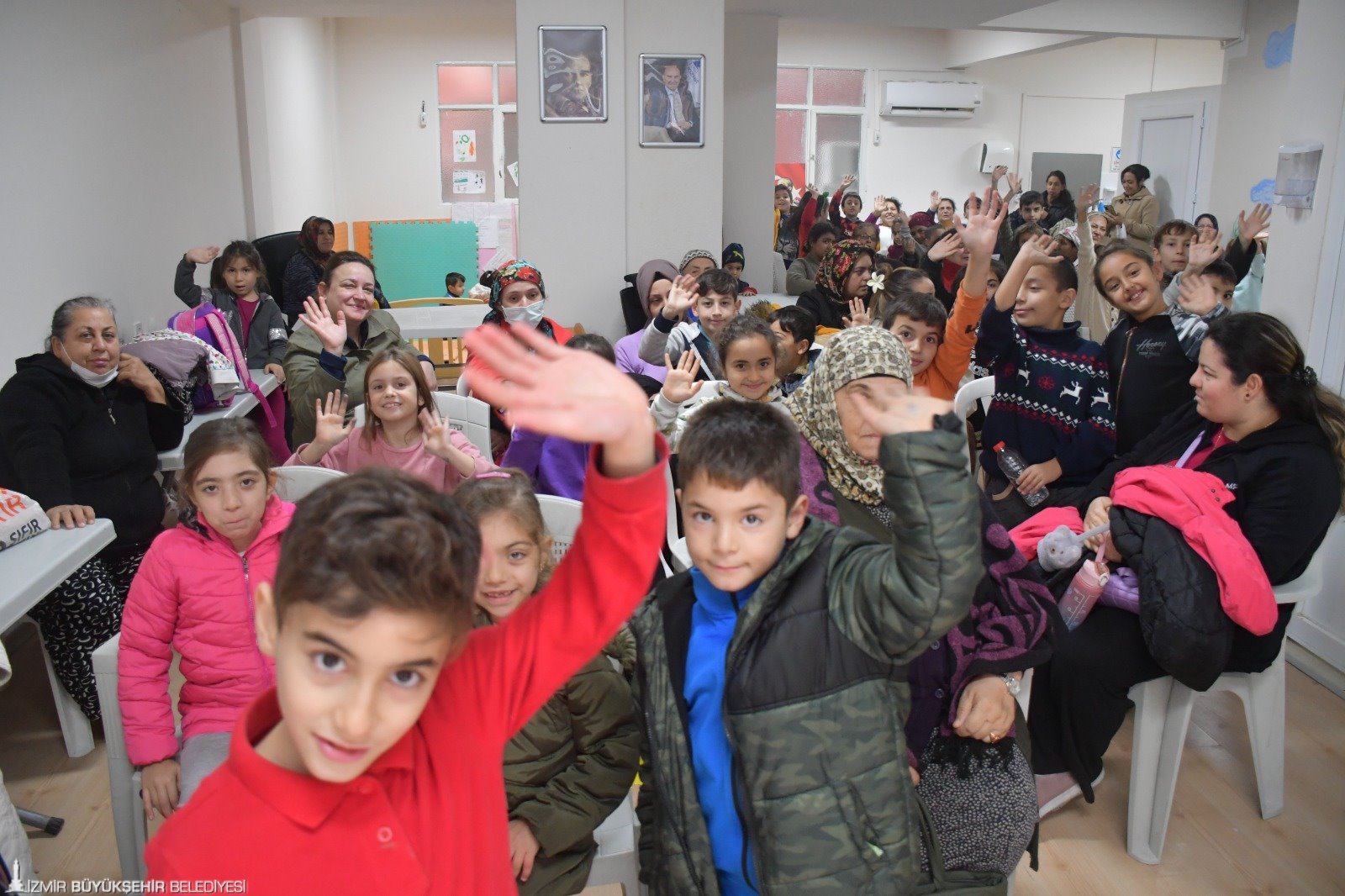 İzmir’de çocuklar 12D sinema keyfi yaşıyor